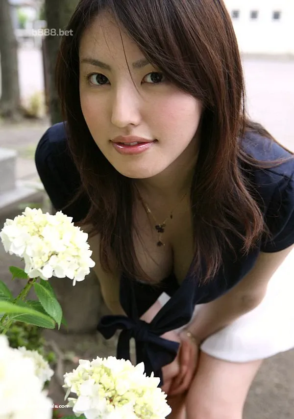 Takako Kitahara lovely Asian model likes to show off her hot fuckable body [15P][iphone 削除 した 写真 復元 30日以上]